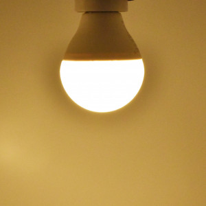Bec LED sferic 7W (45W) chip Samsung, E14, P45, 600 lm,  P45, lumina calda (3000K), opal, V-TAC