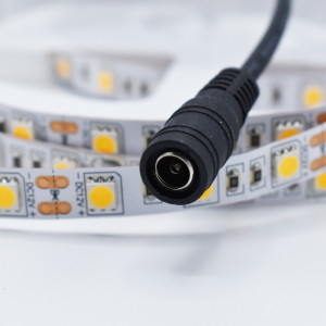 Banda led 12V 5050, 10.8 w/m, 60 leduri/m, 1000 lm/m, IP20 alb cald (3000K), V-TAC