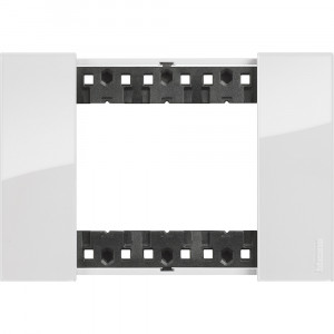 Prize si intrerupatoare, Rama 3 , culoare gheata, Bticino Living Now - savelectro.ro