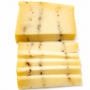 Branza maturata vaca cu piper 150-200g