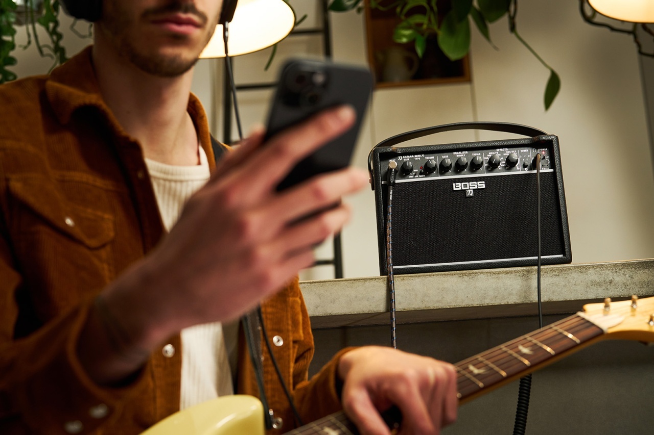 BOSS Katana-Mini X – Amplificator Portabil de 10W cu Efecte și