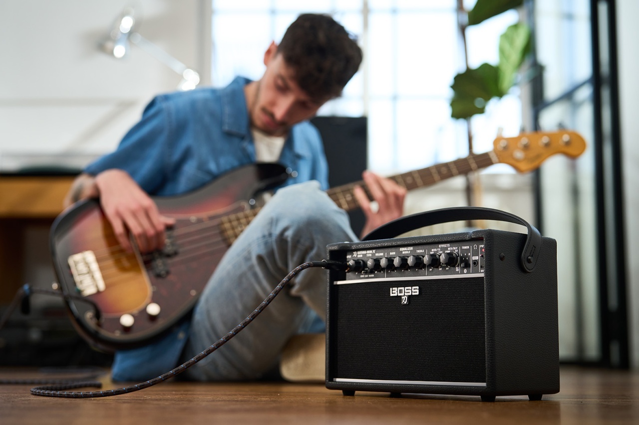 BOSS Katana-Mini X – Amplificator Portabil de 10W cu Efecte și