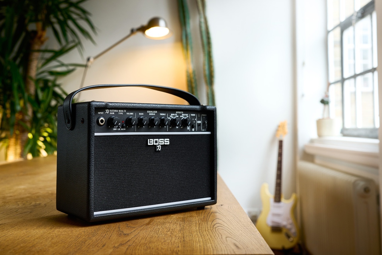 BOSS Katana-Mini X – Amplificator Portabil de 10W cu Efecte și