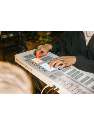 Novation Launchkey 49 MK4 White - Img9