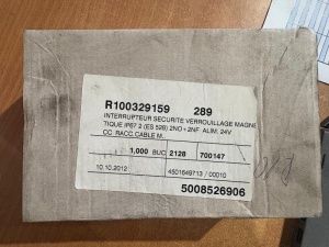 COMUTATOR DE SIGURANTA CU BLOCARE MAGNETICA