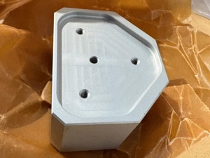 BLOC 25X82X85MM