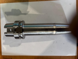 MANDRINA SPECIALA CU FIXARE PRIN CONTRACTIE LG:190 PR.SAU