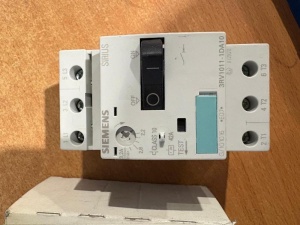 INTRERUPATOR TRIFAZAT CU DIMENSIUNEA TERMINALULUI FRONTAL