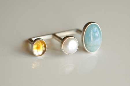 90° aquamarine, citrine and pearl two-fingers open ring