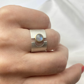 inel din argint si aur 14k cu piatra lunii, design si realizare Corina Mardari