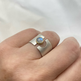 inel din argint si aur 14k cu piatra lunii, design si realizare Corina Mardari