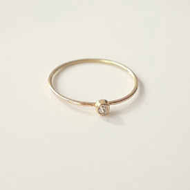 Inel minimalist din aur de 18k si diamant alb
