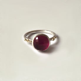 inel Sleeping Beauty din argint si granulatie aur 14k cu rubin si cuart