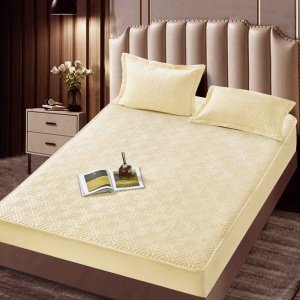 Husa de pat cu elastic + 2 fete perna, catifelate, tip topper, 160 x 200 cm, Crem