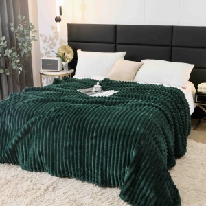 Patura Cocolino pufoasa cu dungi 200 x 230 cm, verde inchis