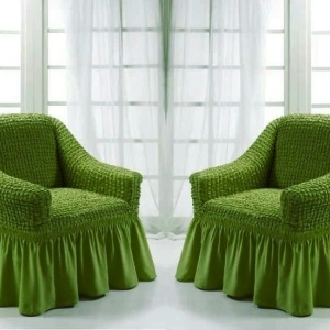 Set 2 huse elastice si creponate pentru fotolii, cu volanas, culoare Verde