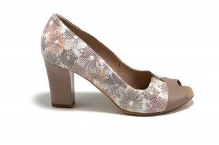 Pantofi bej cu motive florale din piele naturala M Shoes