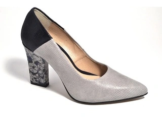 Pantofi crem cu aplicatii florale din piele naturala M Shoes DP33