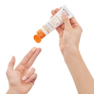 Vichy Capital Soleil Crema colorata 3in1 anti-pete pigmentare cu protectie solara SPF50+ x 50ml - Img 3