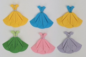 Handgemaakte origami stickers, prinsessenjurken, 6 stuks