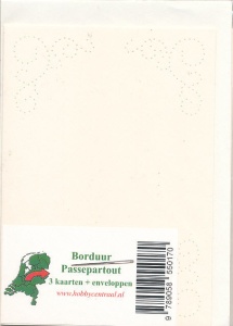 Hobbycentraal 3 borduurkaarten en enveloppen ivoor, gekrulde rand (Locatie: K163)