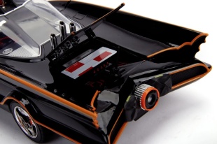 JADA BATMAN MASINUTA RC BATMOBILE 1:18 - Img 4