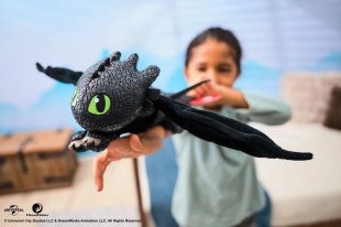 CUM SA ITI DRESEZI DRAGONUL HUG SI GLIDE FIGURINA DRAGON TOOTHLESS - Img 4