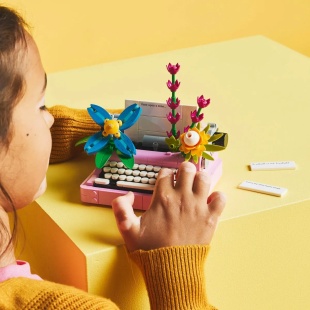 LEGO CREATOR MASINA DE SCRIS CU FLORI 31169 - Img 5