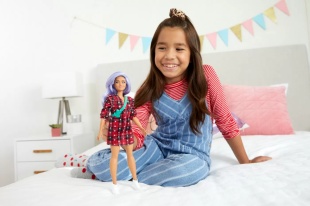 PAPUSA BARBIE FASHIONISTA CU PARUL MOV SI ROCHITA CU STELUTE - Img 3