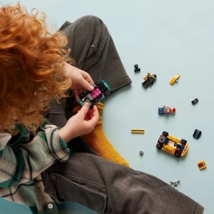 LEGO CITY CARTURI SI PILOTI DE CURSE 60400 - Img 4