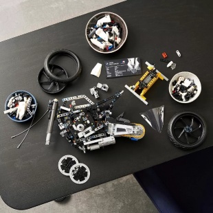 LEGO TECHNIC BMW M 1000 RR 42130 - Img 4