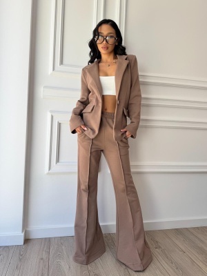 Compleu cappuccino VIVIAN, din bumbac premium, sacou elegant și pantaloni evazați