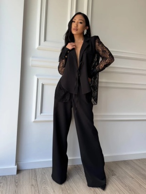 Compleu elegant NOIR LACE, cămașă cu rever tip sacou, inserții din dantelă și pantaloni lungi