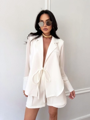 Compleu elegant NOOR, din material Barbie și voal, cu cămașă vaporoasă și pantaloni scurți alb ivoire - Img 3