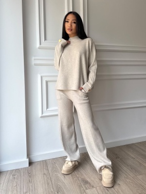 Compleu VICKY din două piese, crem, cu bluză cu guler înalt și pantaloni evazați