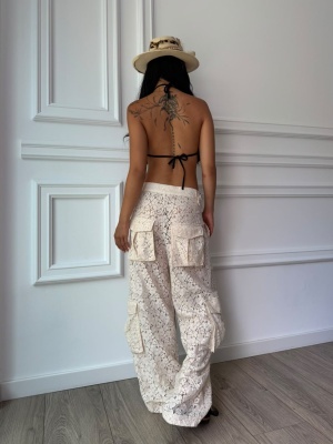 Pantaloni JULIETTE, din dantelă florală cu buzunare cargo - Img 2