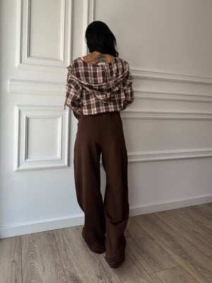Pantaloni LYSANDRA wide leg, maro, cu croială lejeră și cusături decorative - Img 2