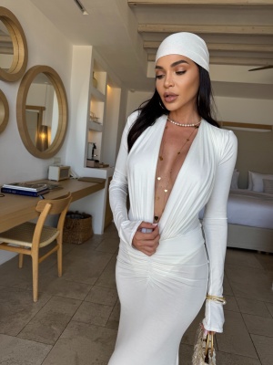 Rochie NOIRA, alb-off white, maxi, cu decolteu adânc și croială mulată - Img 5