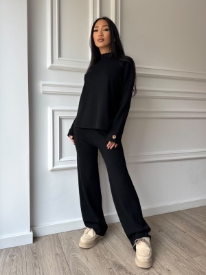 Compleu VICKY din două piese, negru, cu bluză cu guler înalt și pantaloni evazați