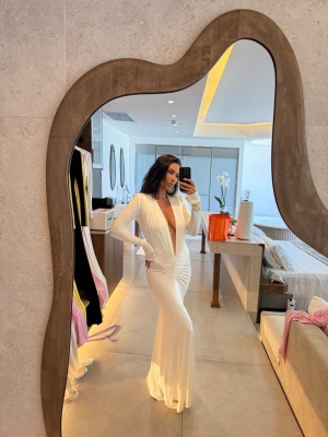 Rochie NOIRA, alb-off white, maxi, cu decolteu adânc și croială mulată - Img 2