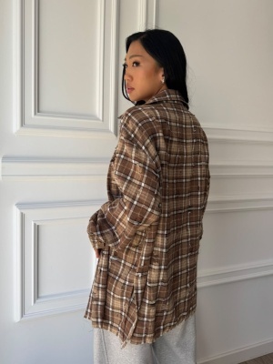 Cămașă WANDA în carouri maro, oversized, cu croială lejeră și design modern - Img 2