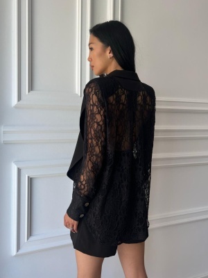 Compleu elegant NOIR LACE, cămașă cu rever tip sacou, inserții din dantelă și pantaloni scurți - Img 2