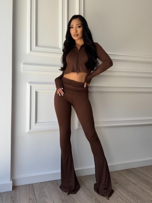 Compleu KAIA, maro, din vâscoză cu bumbac și elastan, cu top cropped și pantaloni evazați