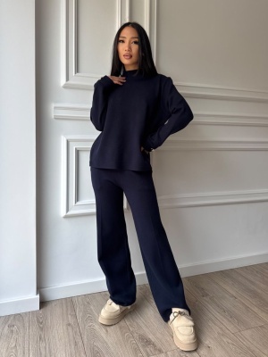 Compleu VICKY din două piese, bluemarin, cu bluză cu guler înalt și pantaloni evazați