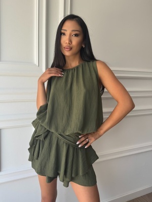 Rochie LORENA, verde, cu pantaloni scurți integrați, croială lejeră și volane feminine