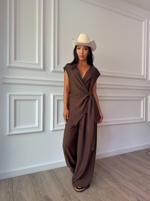 Compleu NADINE, ciocolatiu, elegant, cu bluză petrecută și pantaloni palazzo