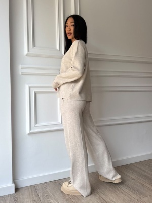 Compleu VICKY din două piese, crem, cu bluză cu guler înalt și pantaloni evazați - Img 2
