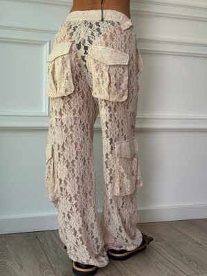 Pantaloni JULIETTE, din dantelă florală cu buzunare cargo - Img 3