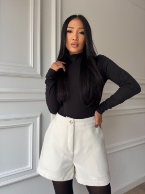 Pantaloni scurți DAISY, albi, cu talie înaltă și croială elegantă