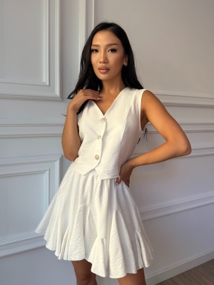 Vestă elegantă ALBERTINA, albă, fără mâneci și fustă-pantalon cu volane